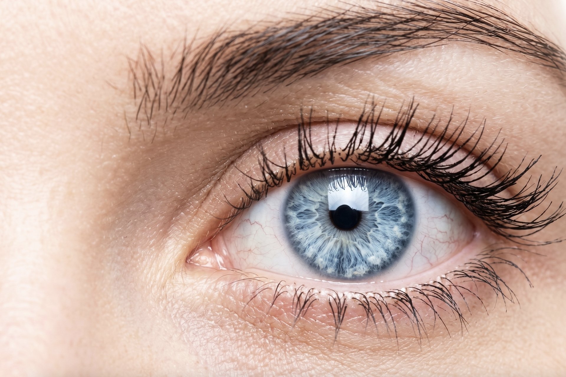 Nahaufnahme eines blauen Auges